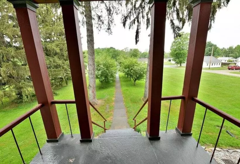 The Pines Of Dresden B&b