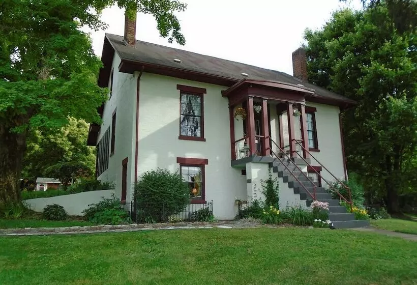 The Pines Of Dresden B&b