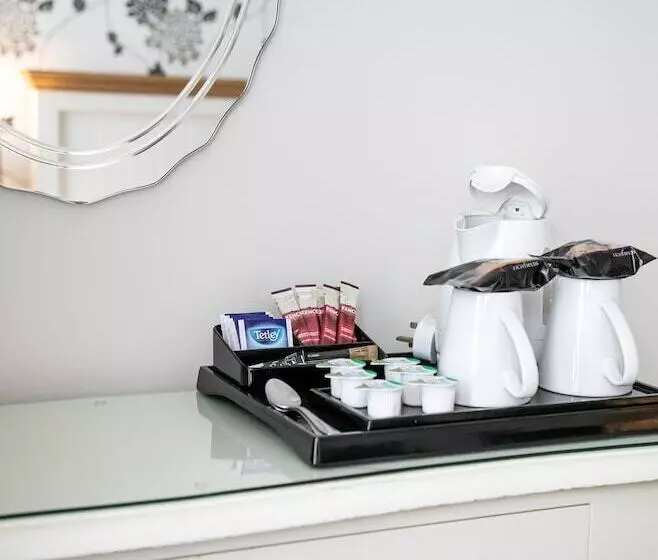 ベッドアンドブレックファースト Trelawney Hotel   Guest House