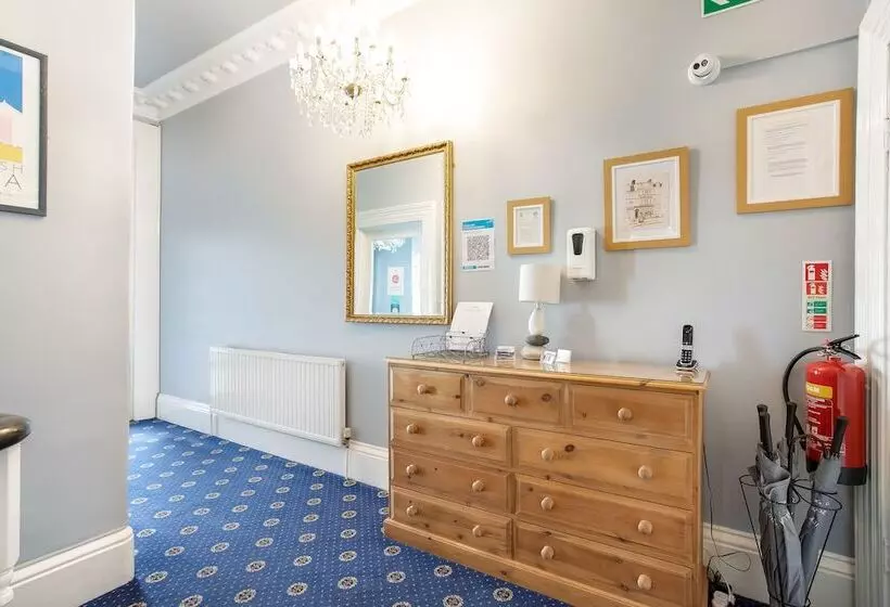 ベッドアンドブレックファースト Trelawney Hotel   Guest House