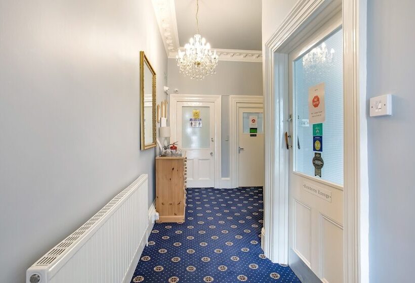 ベッドアンドブレックファースト Trelawney Hotel Guest House