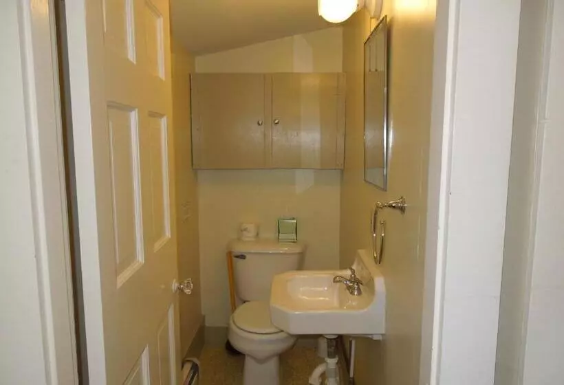 Bed and Breakfast Wildcat Inn And Tavern