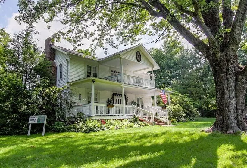 Buffalo Tavern Bed & Breakfast