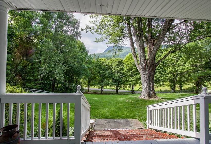 Buffalo Tavern Bed & Breakfast