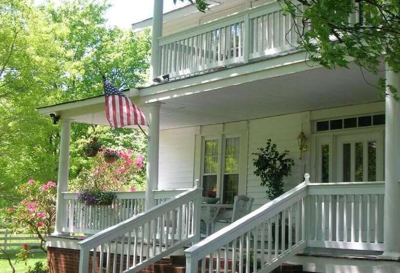 Buffalo Tavern Bed & Breakfast