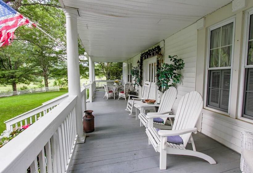 Buffalo Tavern Bed & Breakfast