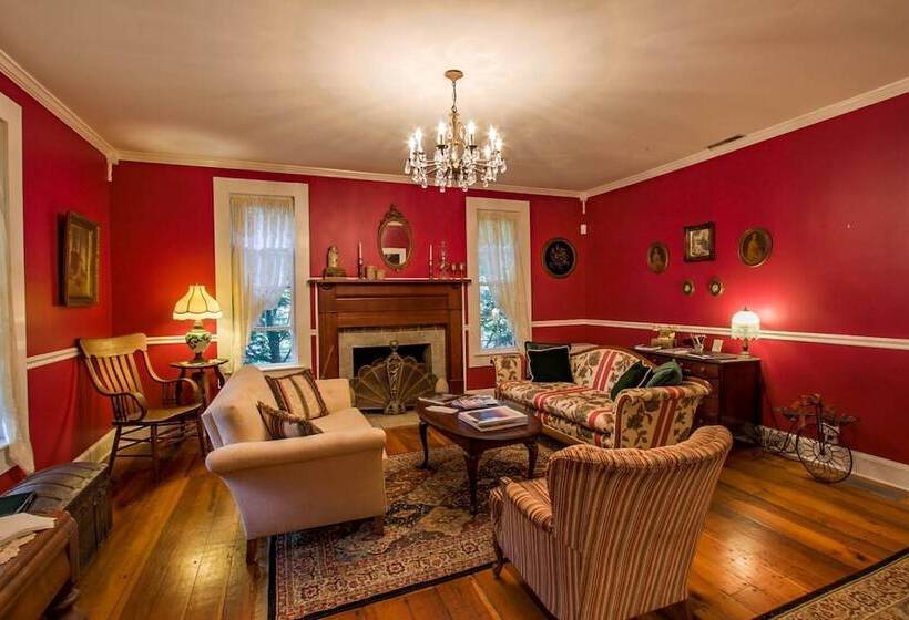 Buffalo Tavern Bed & Breakfast