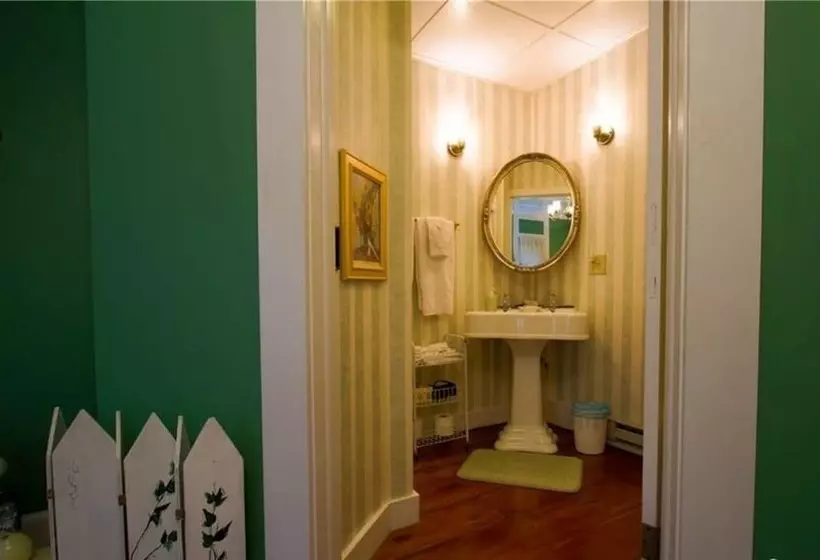 Buffalo Tavern Bed & Breakfast