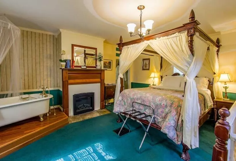 Buffalo Tavern Bed & Breakfast