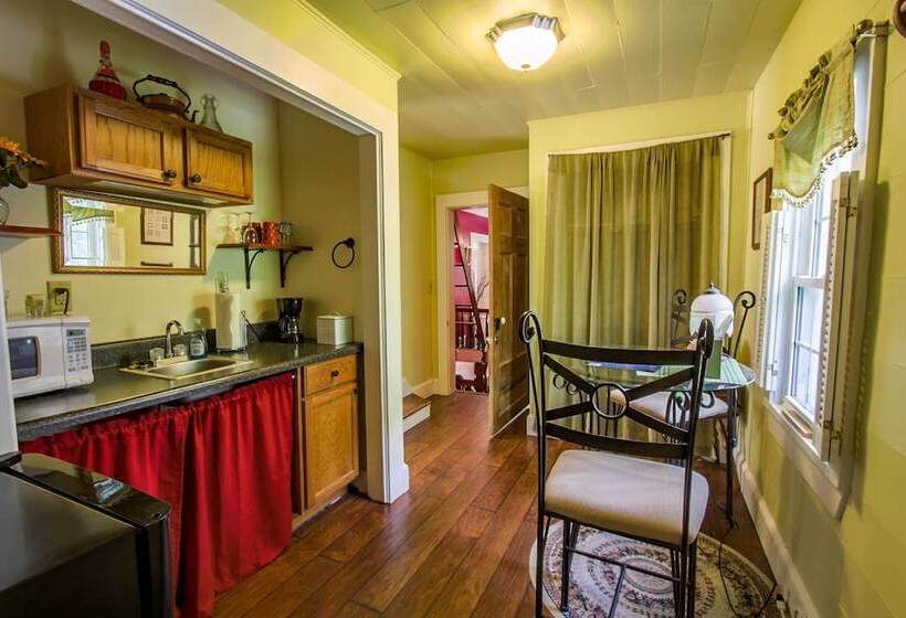 Buffalo Tavern Bed & Breakfast