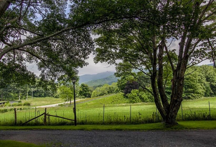 Buffalo Tavern Bed & Breakfast