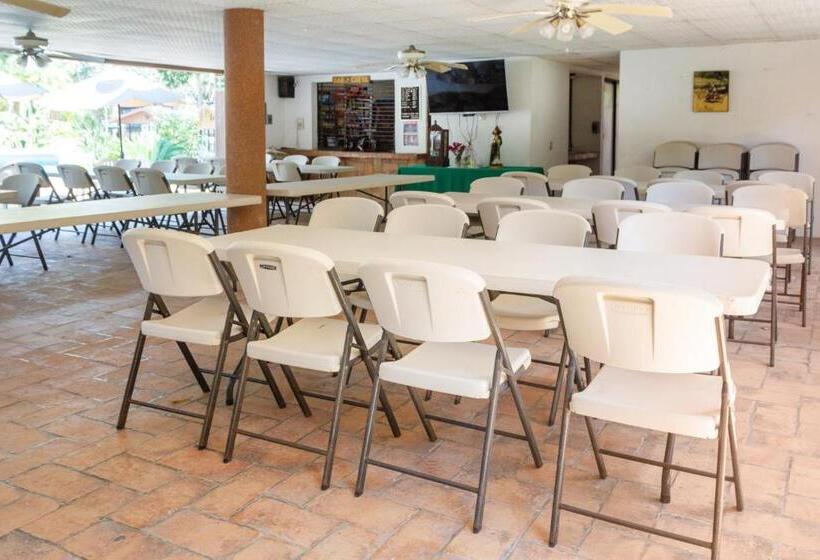 Cotlamani Hotel Aventura