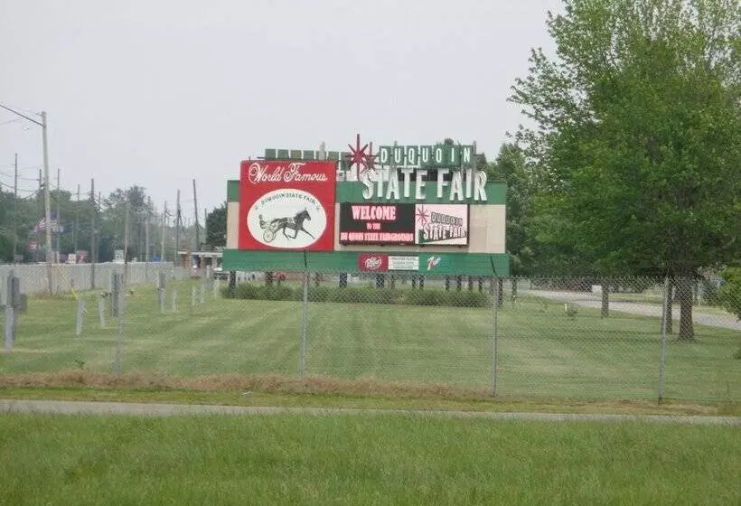 ホテル Fairgrounds Inn