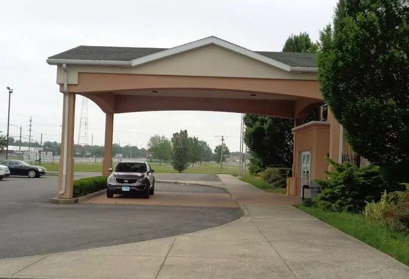 ホテル Fairgrounds Inn