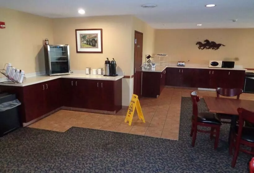 ホテル Fairgrounds Inn