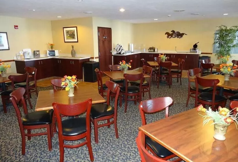 ホテル Fairgrounds Inn