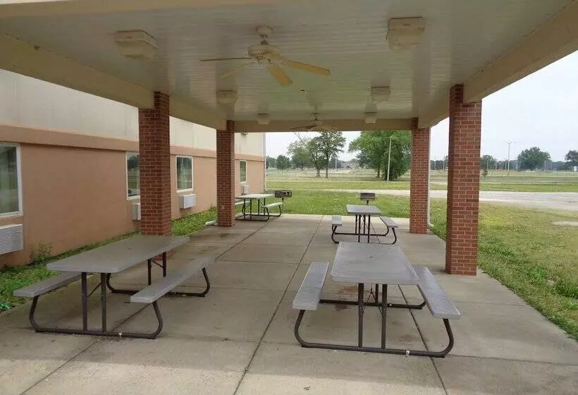 ホテル Fairgrounds Inn