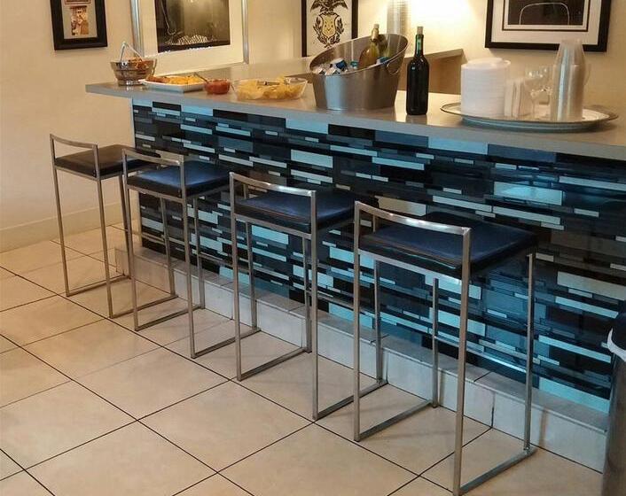 בית מלון כפרי Sole Inn And Suites