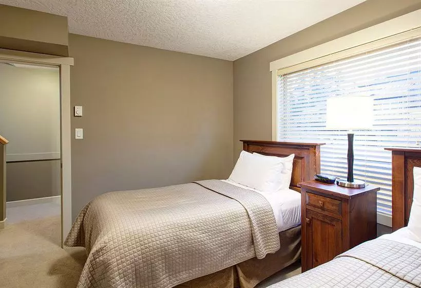 Отель Sooke Harbour Resort & Marina