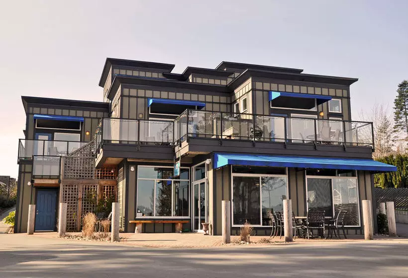 Отель Sooke Harbour Resort & Marina