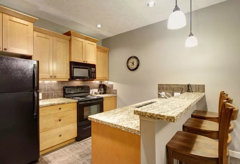 Отель Sooke Harbour Resort & Marina