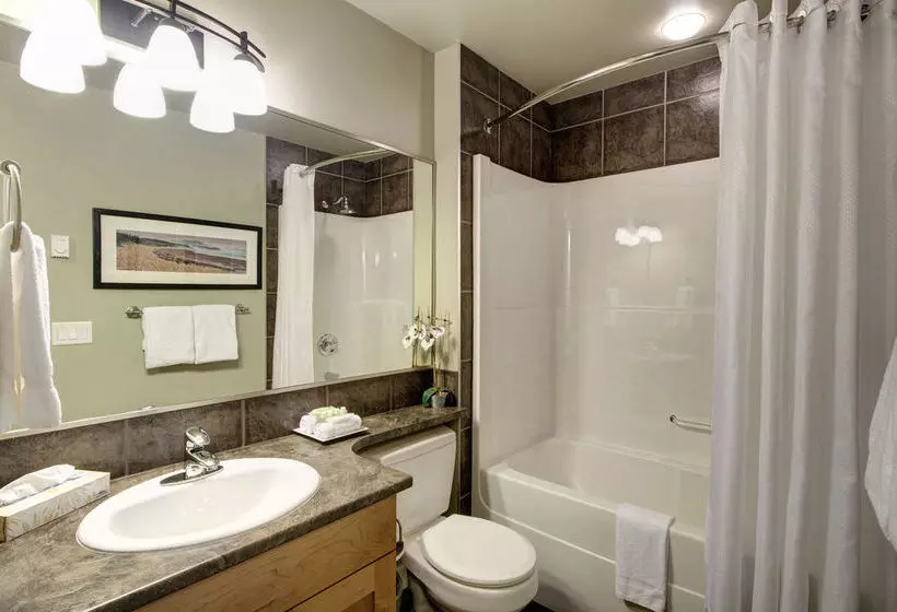 Отель Sooke Harbour Resort & Marina