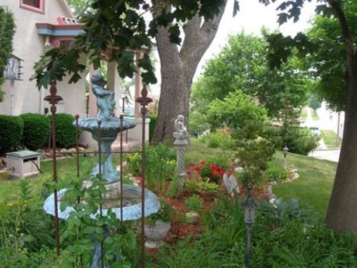 Isadoras Bed And Breakfast