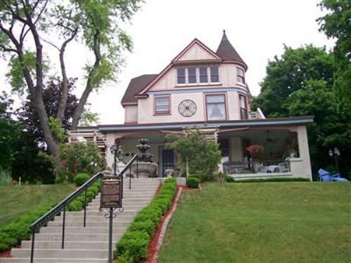 Isadoras Bed And Breakfast