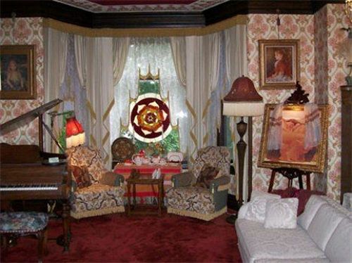 Isadoras Bed And Breakfast