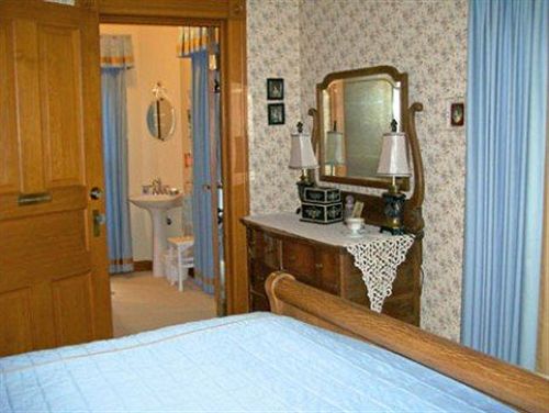 Isadoras Bed And Breakfast