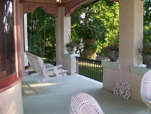 Isadoras Bed And Breakfast