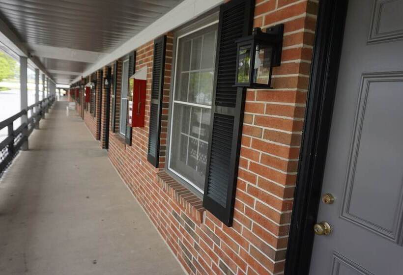 Мотель Harvest Drive Family Inn  Renovated Rooms