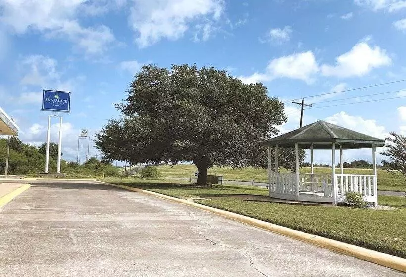 モーテル Sky Palace Inn & Suites By Jasper Beeville