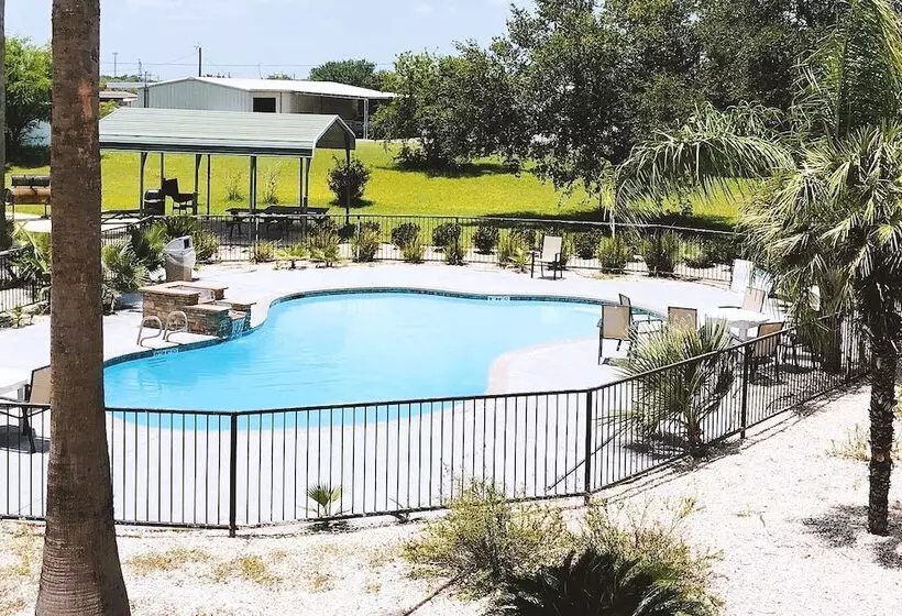 モーテル Sky Palace Inn & Suites By Jasper Beeville