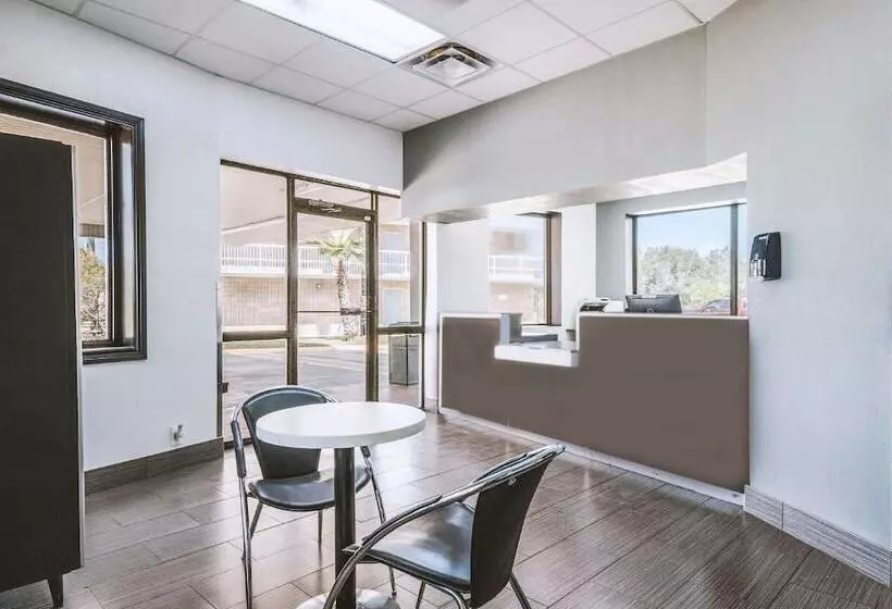 モーテル Sky Palace Inn & Suites By Jasper Beeville