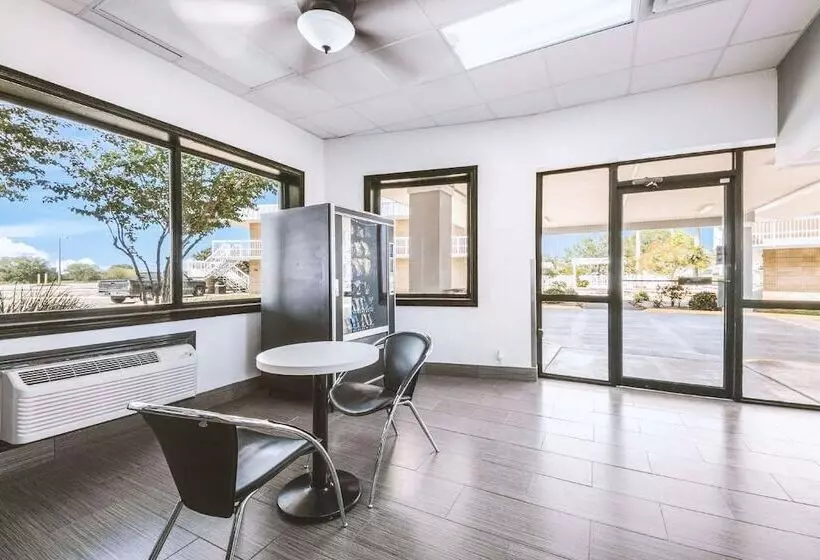 モーテル Sky Palace Inn & Suites By Jasper Beeville