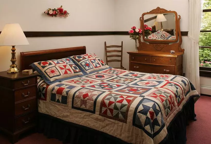 New York Hotel & Cafe