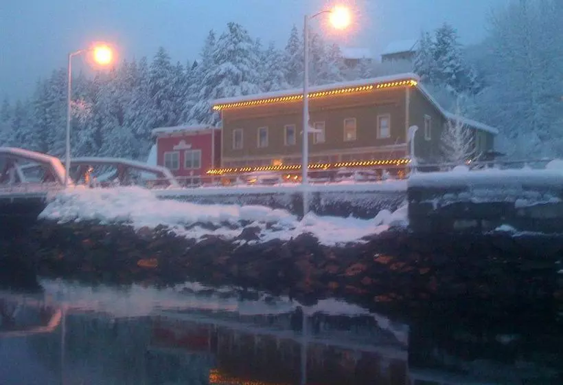 New York Hotel & Cafe