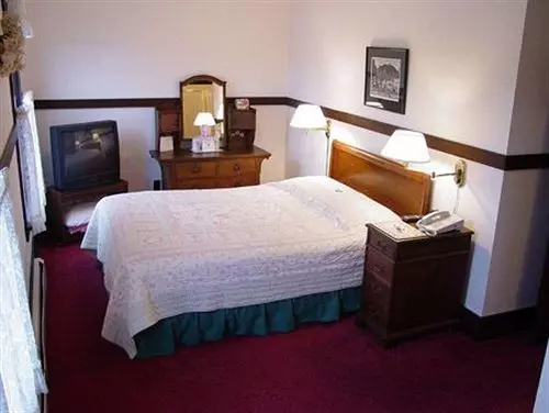 New York Hotel & Cafe