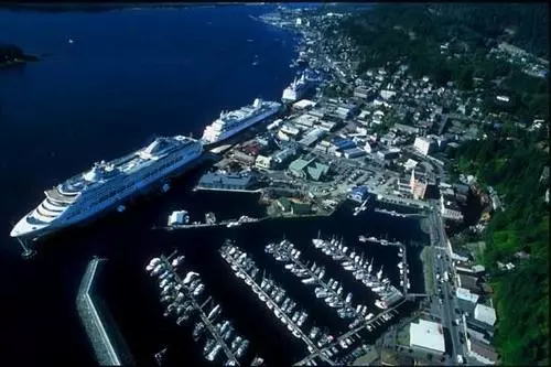 New York Hotel & Cafe