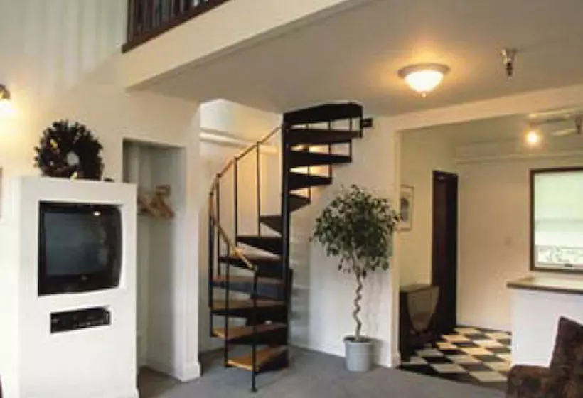 New York Hotel & Cafe