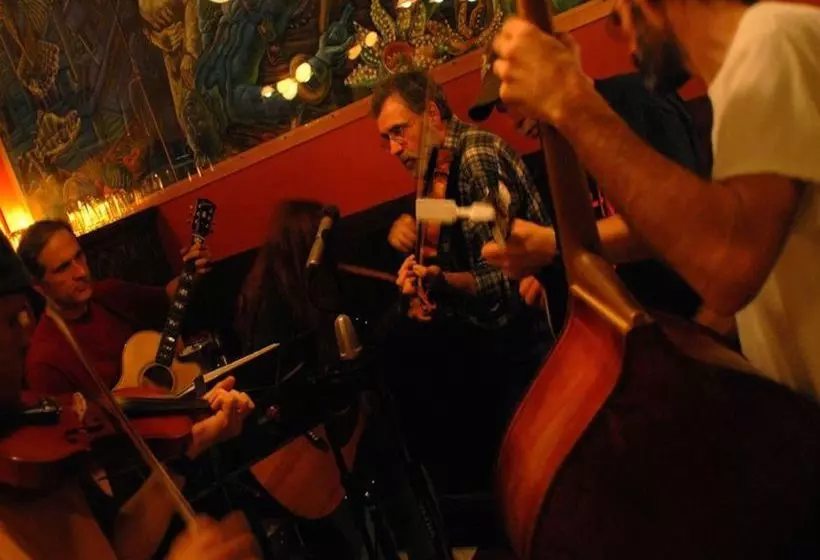 New York Hotel & Cafe