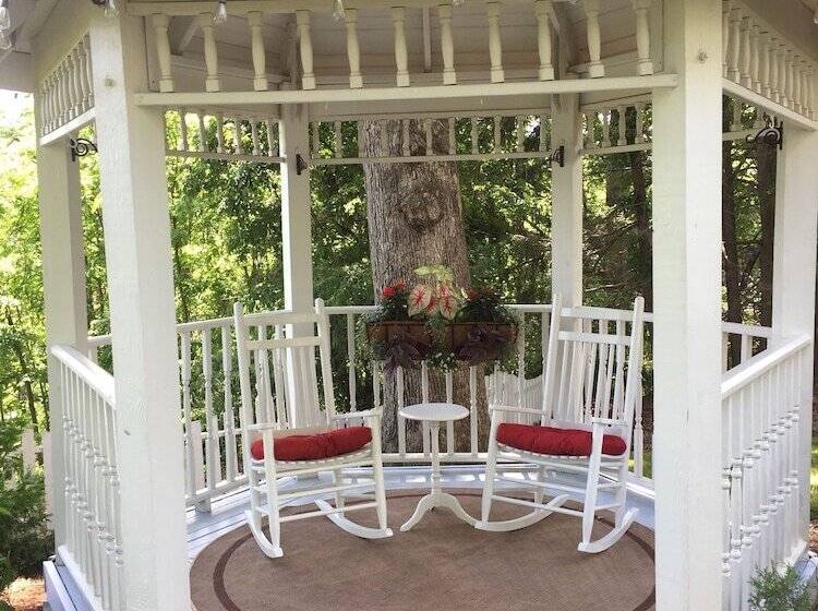 Oak Hill On Love Lane Bed And Breakfast Inn