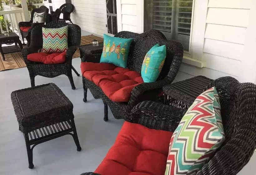 Oak Hill On Love Lane Bed And Breakfast Inn