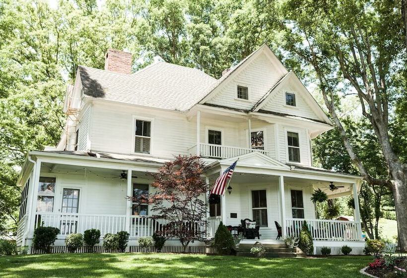 Oak Hill On Love Lane Bed And Breakfast Inn