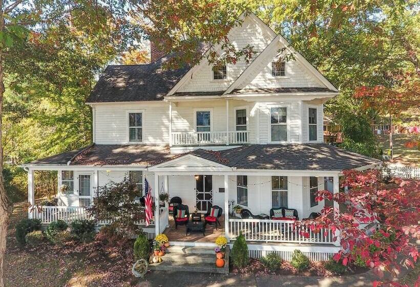 Oak Hill On Love Lane Bed And Breakfast Inn