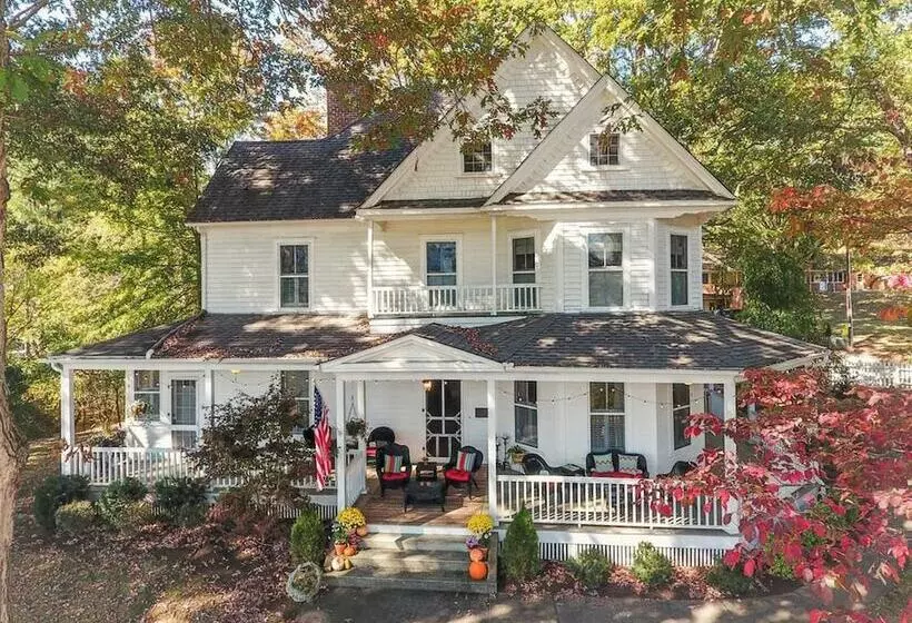 Oak Hill On Love Lane Bed And Breakfast Inn