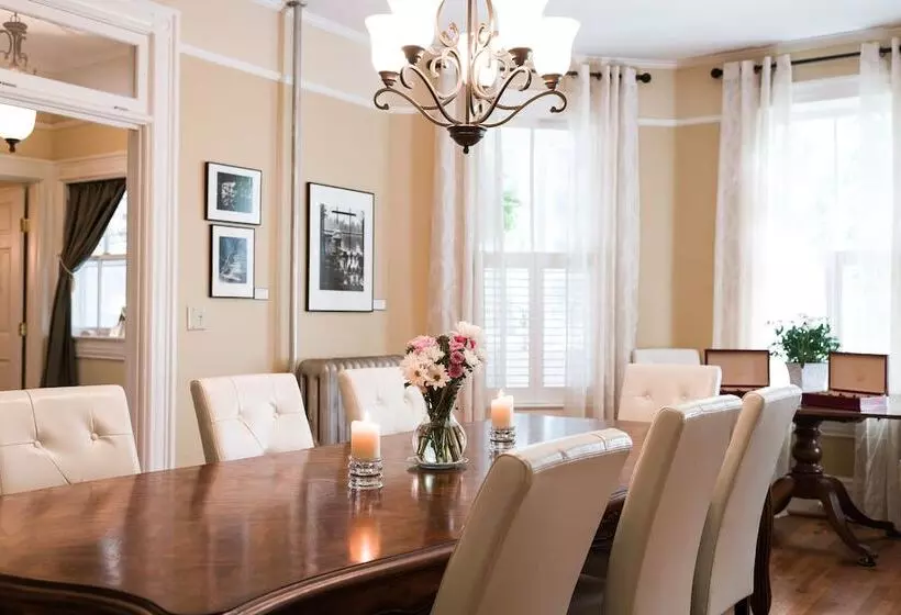 Oak Hill On Love Lane Bed And Breakfast Inn