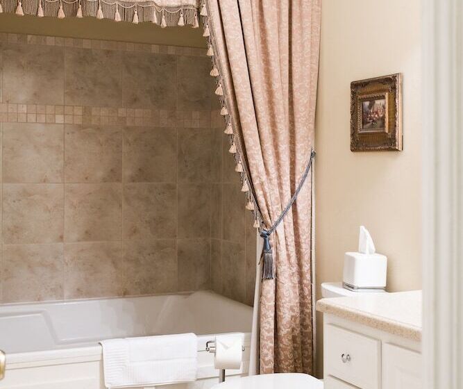 Oak Hill On Love Lane Bed And Breakfast Inn