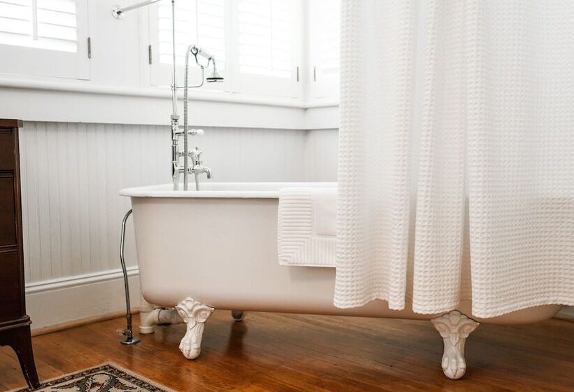 Oak Hill On Love Lane Bed And Breakfast Inn